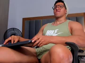 See Adambrocs1 online Now @ tittytap.com