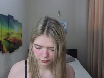 See Cari_bums online Now @ tittytap.com
