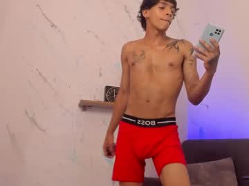 See Cro_mendoza online Now @ tittytap.com