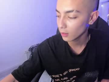 See Dereck_boy8 online Now @ tittytap.com