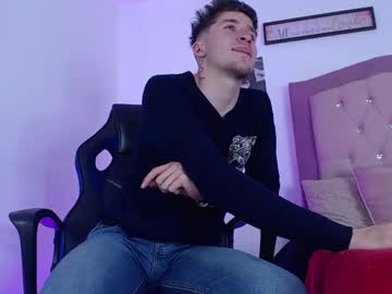 See Devid_moreno online Now @ tittytap.com