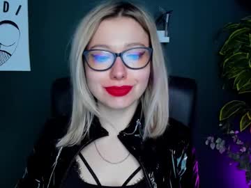See Heidi_pleasure online Now @ tittytap.com