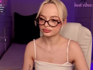 See Horny_blondiee online Now @ tittytap.com