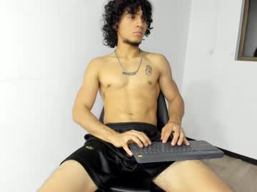 See Jackestaylor online Now @ tittytap.com