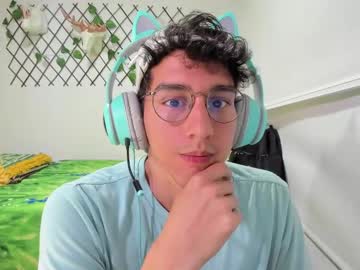 See Jackson_careyy online Now @ tittytap.com