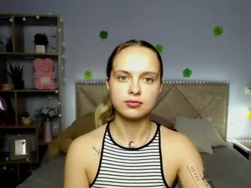 See Khaleesimoon online Now @ tittytap.com