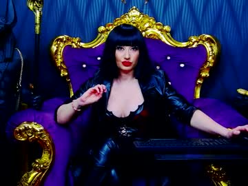 See Laramaeve online Now @ tittytap.com