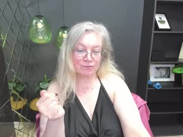 See Natalicloud online Now @ tittytap.com