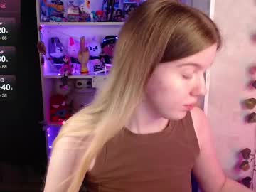 See Strawberry_juli online Now @ tittytap.com