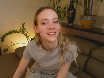 See Sunnivaharder online Now @ tittytap.com