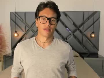 See Thomas_rosee online Now @ tittytap.com